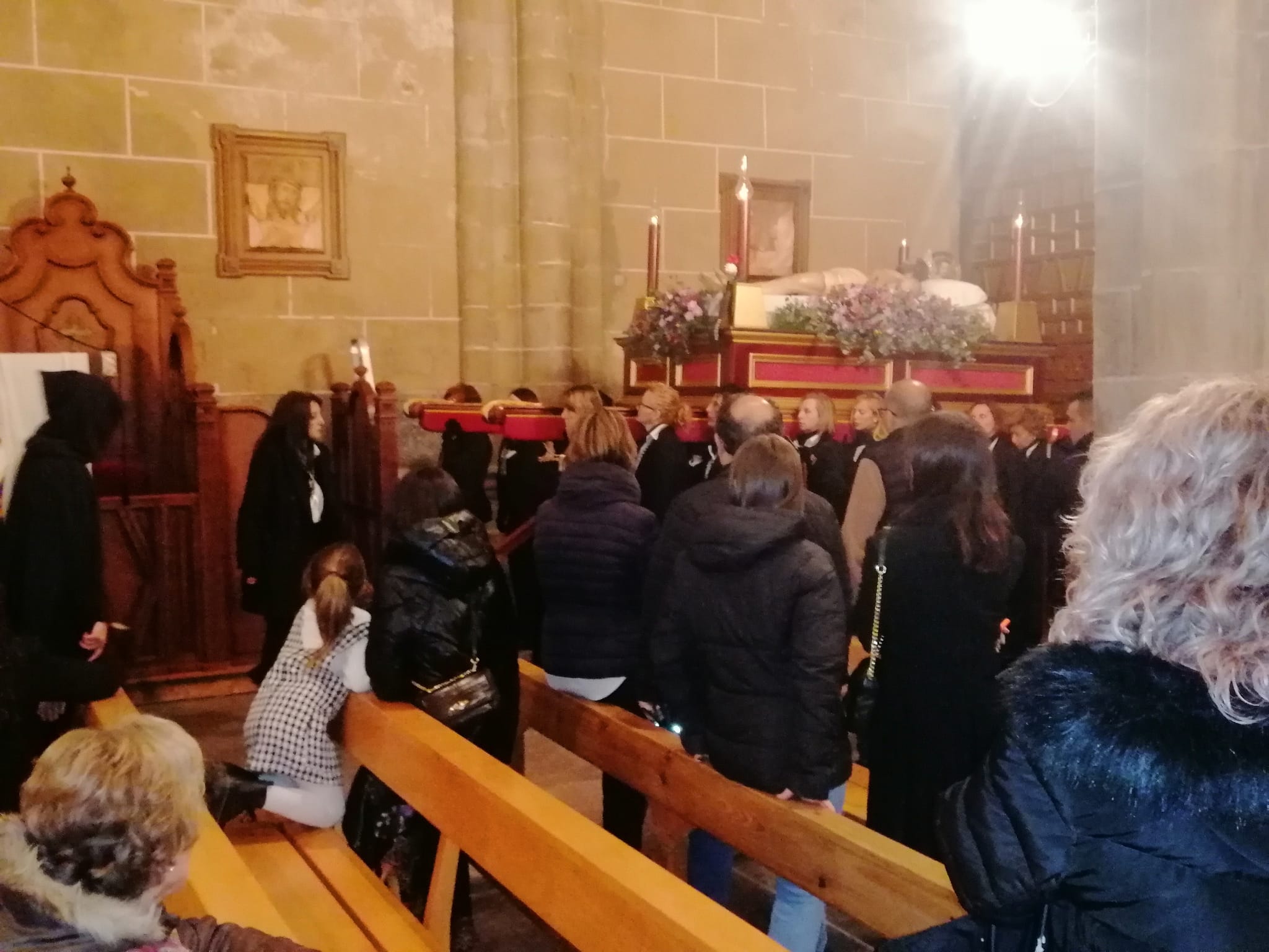 cristo yacente santo entierro iglesia llegada